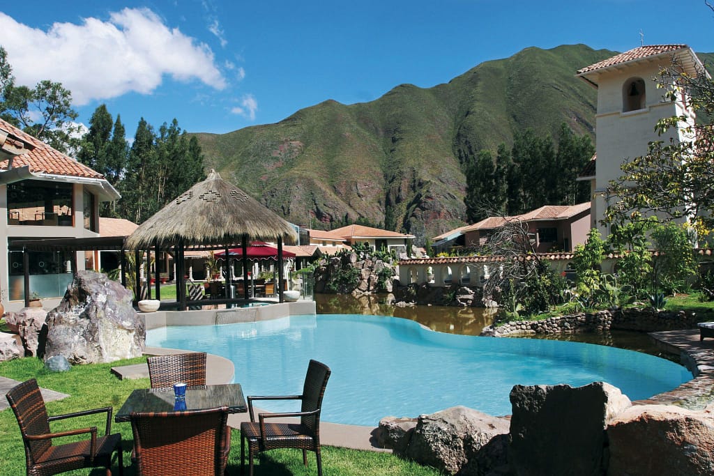 Luxury hotels in Sacred Valley - Pool with mountain views at Aranwa.